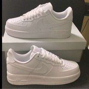 Air Force 1 07 Low Triple white size womens 8.5 AF1